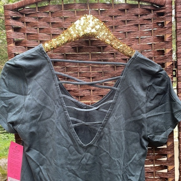 Betsy Johnson Strappy Short Sleeve Flounce Hem Top - Picture 13 of 17